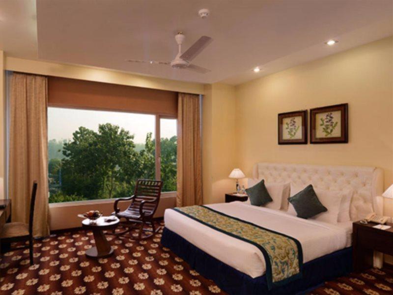M B Greens Clarks Inn Moradabad Ngoại thất bức ảnh