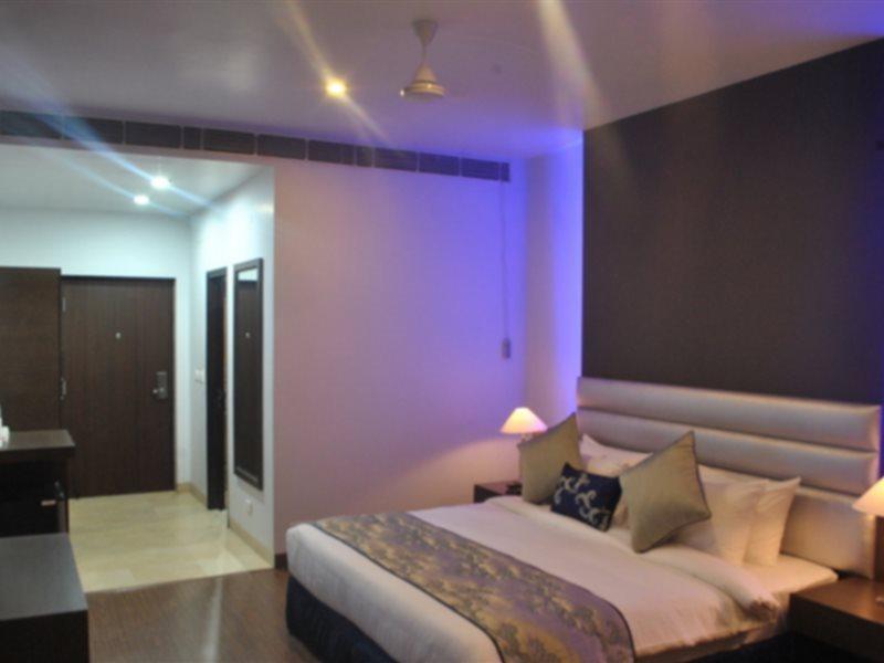 M B Greens Clarks Inn Moradabad Ngoại thất bức ảnh