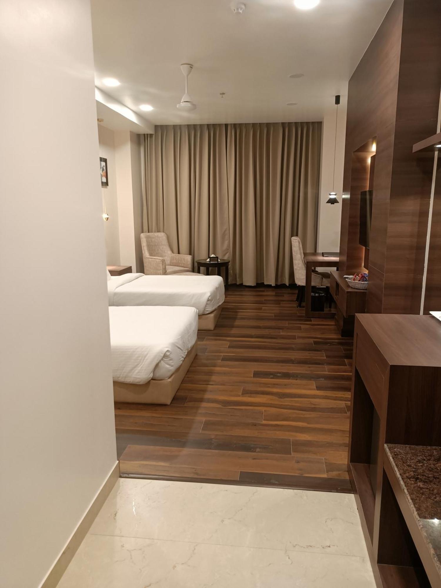 M B Greens Clarks Inn Moradabad Ngoại thất bức ảnh