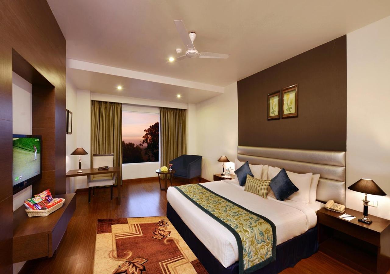 M B Greens Clarks Inn Moradabad Ngoại thất bức ảnh