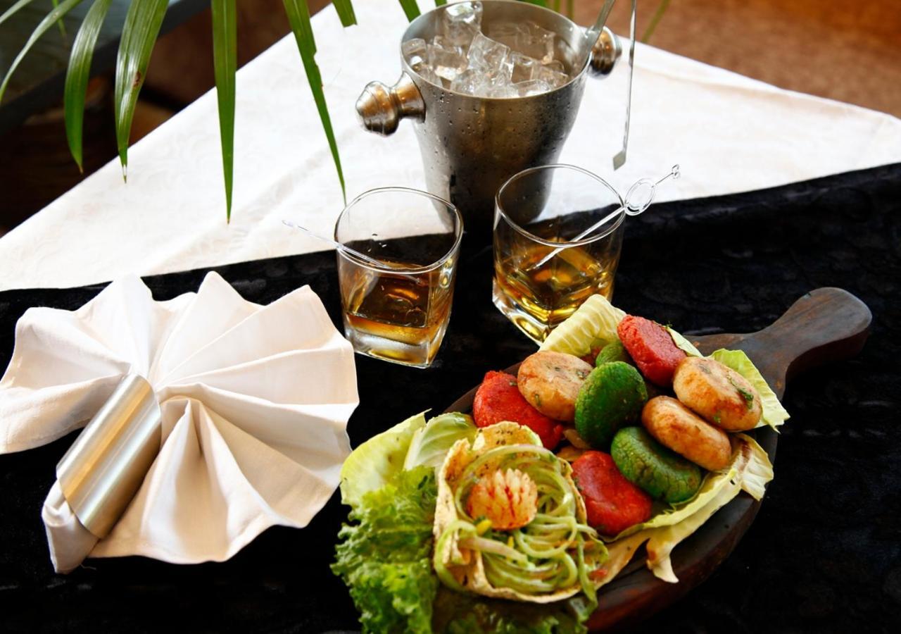 M B Greens Clarks Inn Moradabad Ngoại thất bức ảnh