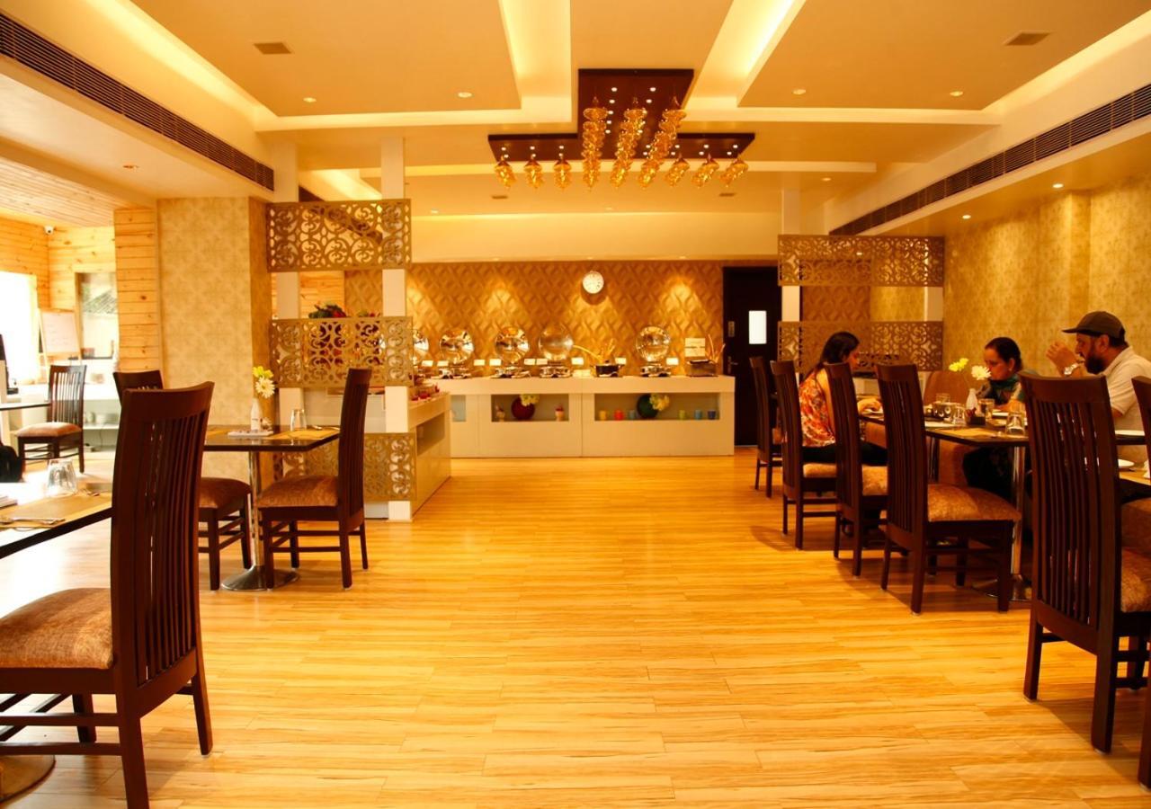 M B Greens Clarks Inn Moradabad Ngoại thất bức ảnh